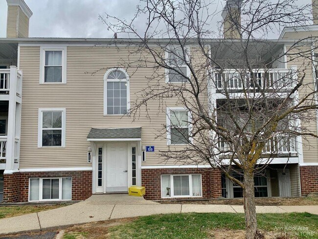 Building Photo - 109 Fieldcrest St