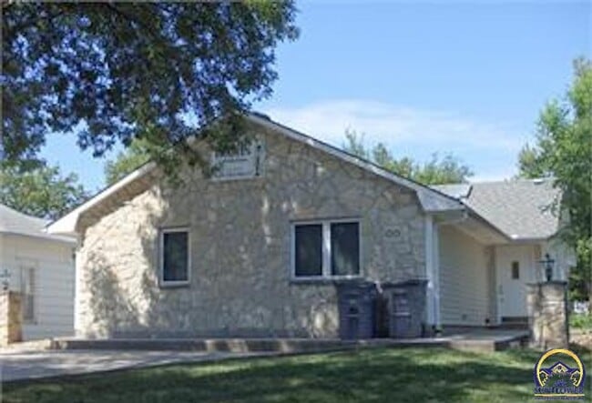 Building Photo - 1015 Sylvan St