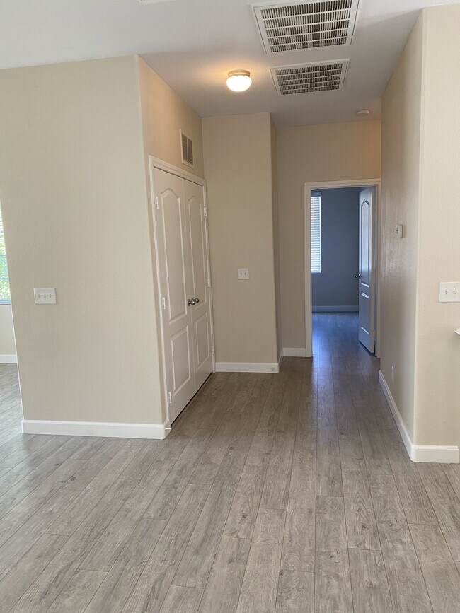 Building Photo - 5090 Silent Valley Ct