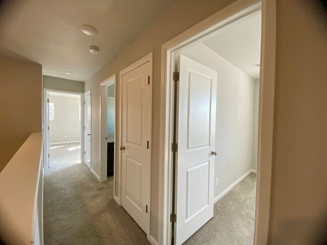 Building Photo - Newly Built 3 Bedroom, Powers and Research...