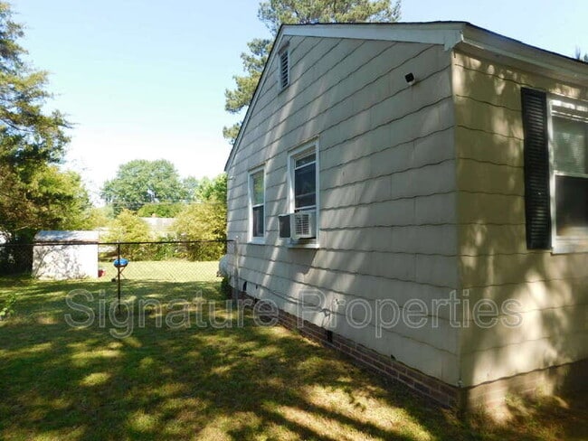Building Photo - 718 Yorkshire Dr
