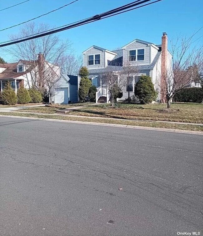25 Buena Vista Blvd - 25 Buena Vista Blvd Lindenhurst NY 11757 ...