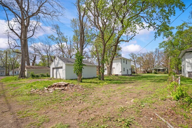 Building Photo - 1214 Cedar St