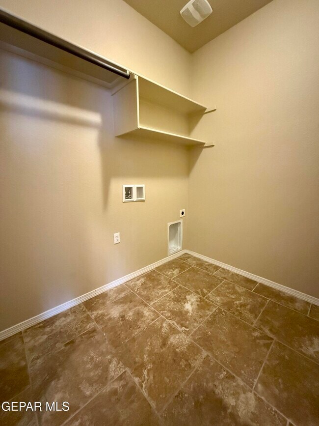 Building Photo - 7790 Enchanted Cir Dr