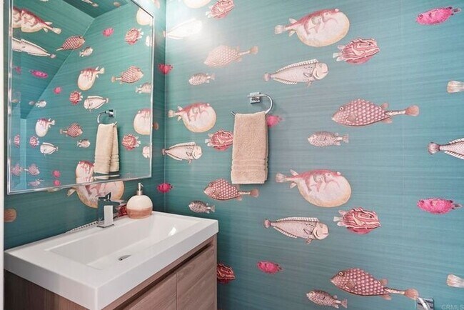 Building Photo - Discover this stunning 2-bedroom, 2-bath home in San Diego!