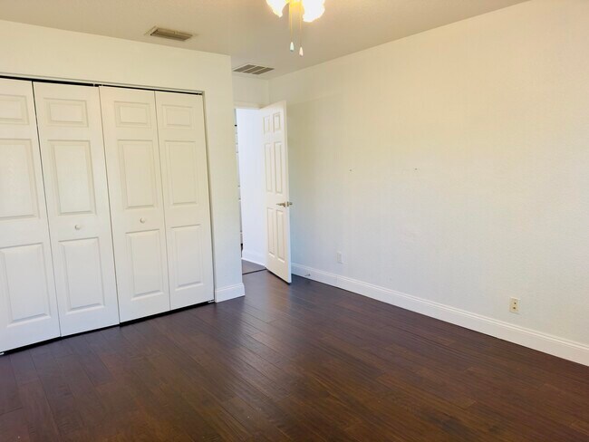 Building Photo - 11479 SW Glengarry Ct