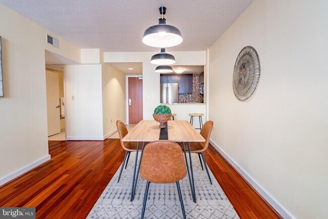 Building Photo - 1150 K St NW