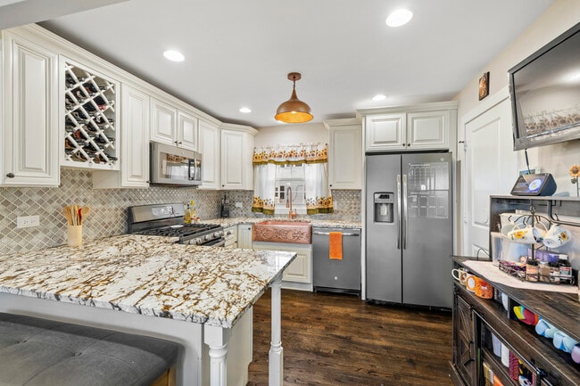 Building Photo - 8602 Oak Park Ave