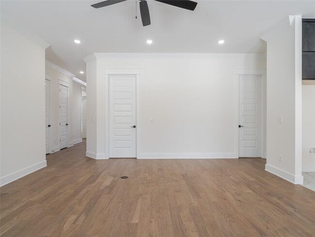 Building Photo - 311 Hedge Dr