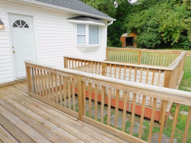 Building Photo - 915 Idlewood Dr