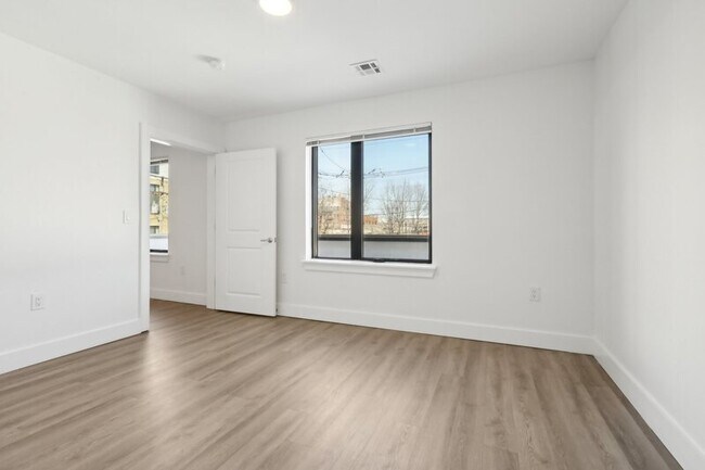 Building Photo - APEX Orange Crossing