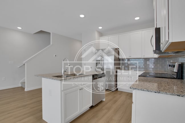 Building Photo - 102 Jaxton St