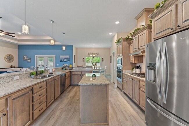 Building Photo - 5568 Micanopy Dr