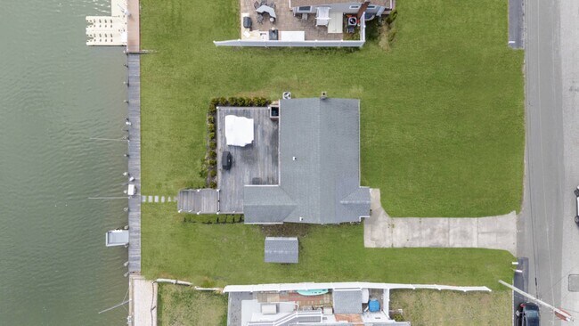 Building Photo - 7 Whiting Rd