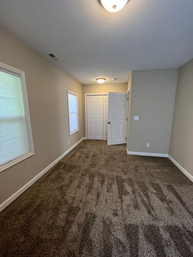 Building Photo - 109 E Fremont Ave