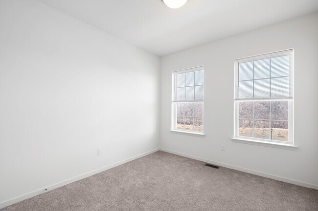 Building Photo - 415 Lenape Way