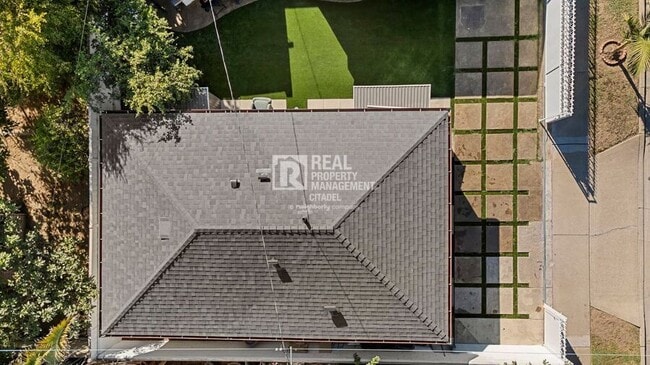 Building Photo - 940 E Anahurst Pl