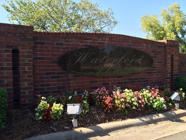 Building Photo - AVAILABLE TO SHOW!!!