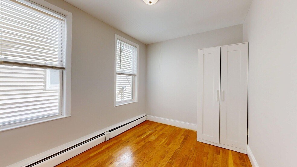 Building Photo - 205 Chelsea St