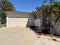 Building Photo - Charming Single Story!