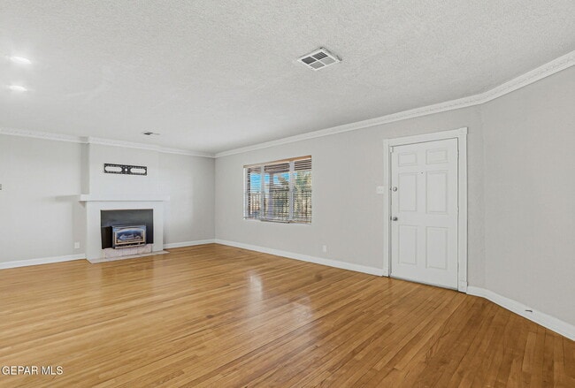 Building Photo - 2515 Arizona Ave