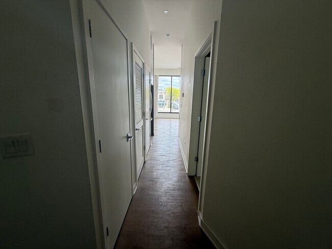 Building Photo - 3462 N Lincoln Ave