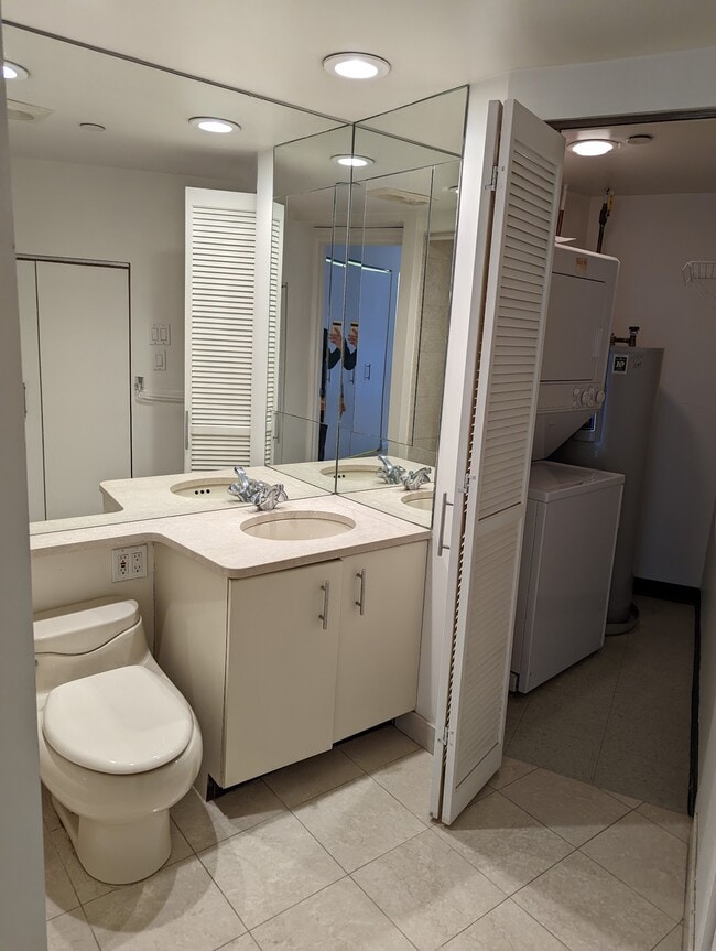 Building Photo - 10 Rogers St