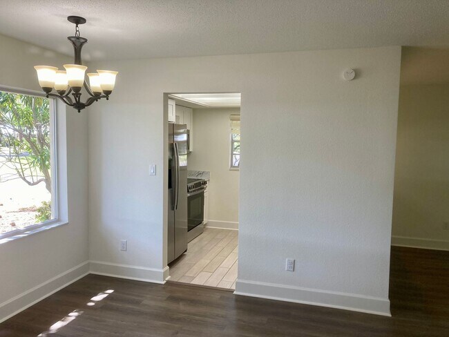 Building Photo - 2 bedroom, 2 bath condo ready to go!