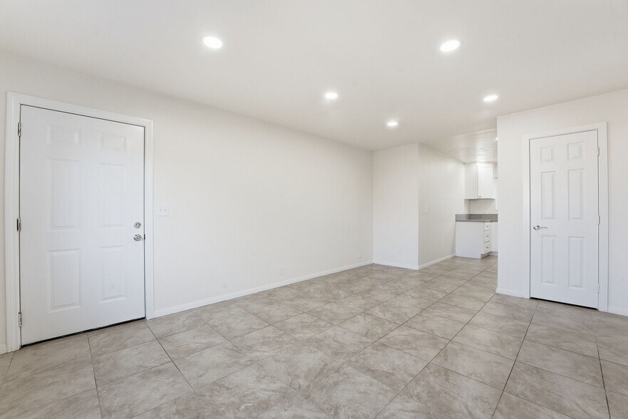 Building Photo - 12621 Lindo Ln