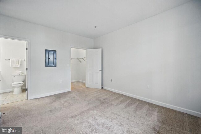 Building Photo - 42496 Mayflower Terrace