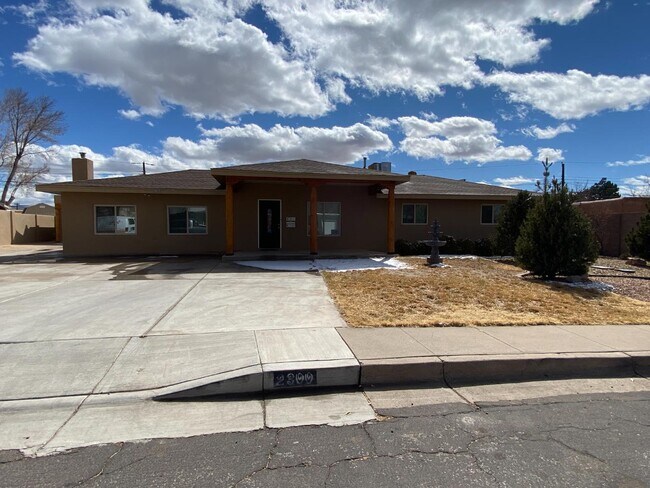 Building Photo - 2300 Stevens Dr NE