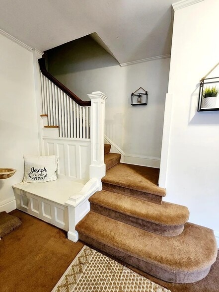 Entry foyer - 331 N North St