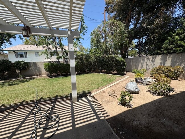 Building Photo - Spacious House - 2 stories - 4 Bedrooms + 2.5 Baths & large 2 car garage