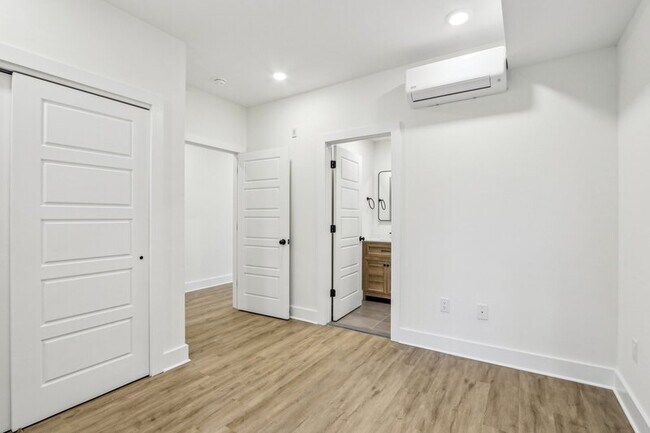 Building Photo - 6155 Ridge Ave