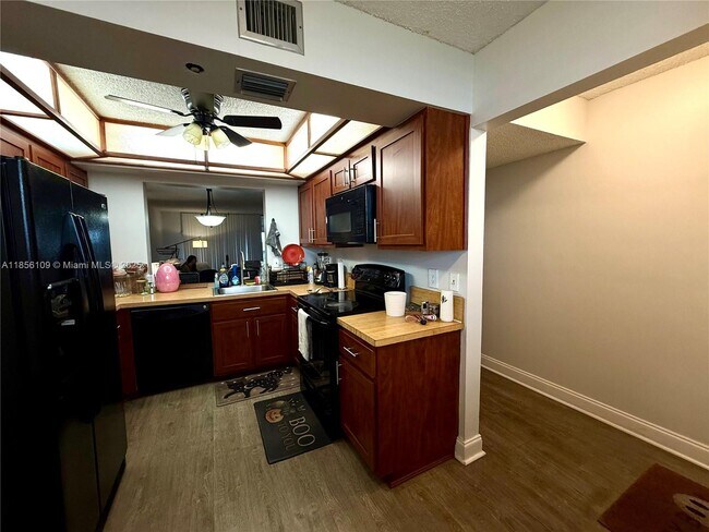 Building Photo - 1266 S Military Trail