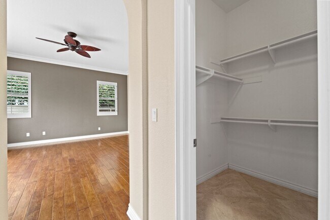 Building Photo - Beautiful & Spacious Single Level Eastlake...
