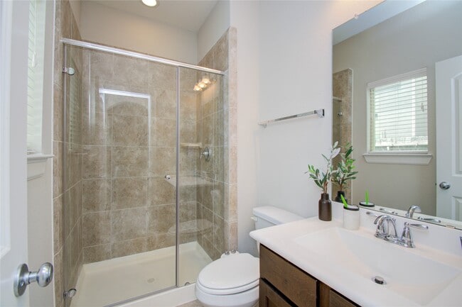 Building Photo - 2015 Royal Landing Dr
