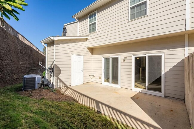 Building Photo - 2245 Leicester Way SE