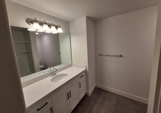 Building Photo - 4 bedroom/2.5 bathroom Townhome in Eagle Mountain