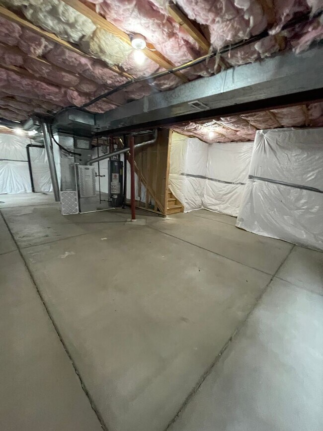 Building Photo - Beautiful 3B/2.5B Home in Ridge Crest Neighborhood - Ready for Move-in