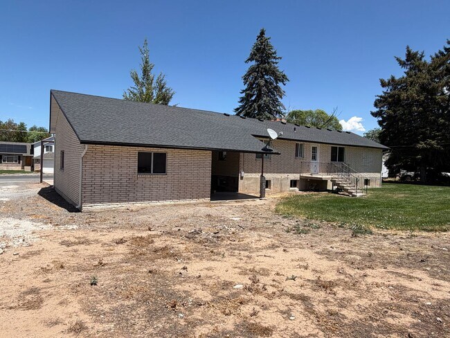 Building Photo - Beautifully Remodeled 3-Bedroom Home with Large Backyard, RV Parking & Modern Finishes in Santaqu...