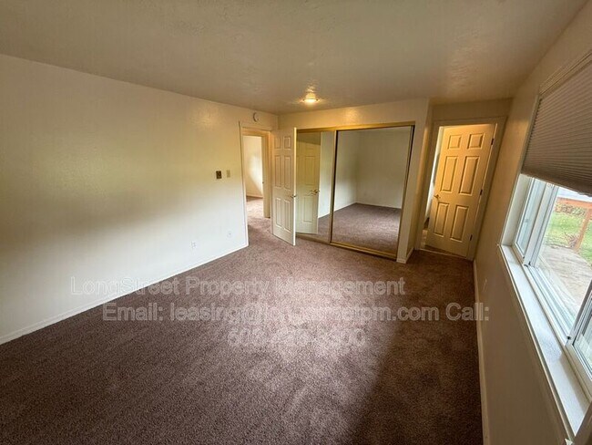 Building Photo - 1634 SW Knollbrook Pl