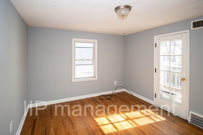 Building Photo - Cleveland Heights Spacious 3bed Home - Sec...