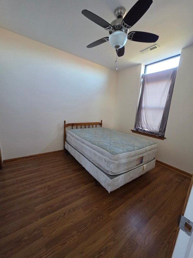 Building Photo - 2843 S Archer Ave