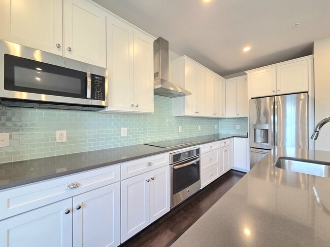 Building Photo - 820 Fern Pl NW