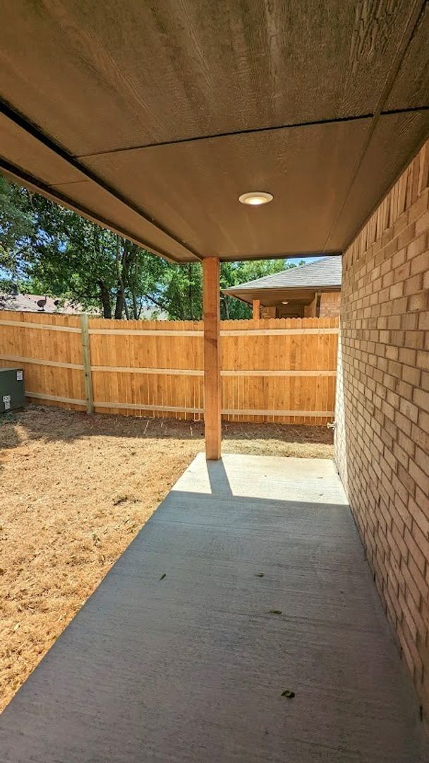 Building Photo - 3 Bed 2 Bath 2 Car Duplex Freedom Villas in Midwest City, OK