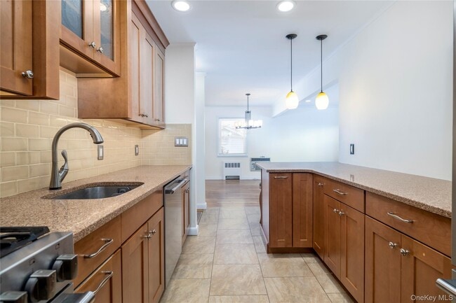 Building Photo - 60 Chestnut St