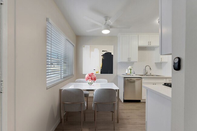 Interior Photo - Palms Apartments