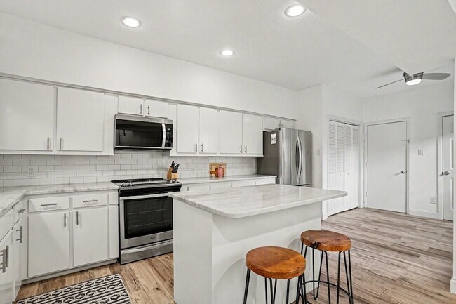 Building Photo - 12368 Montego Plaza