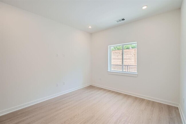 Building Photo - 4802 S Congress Ave